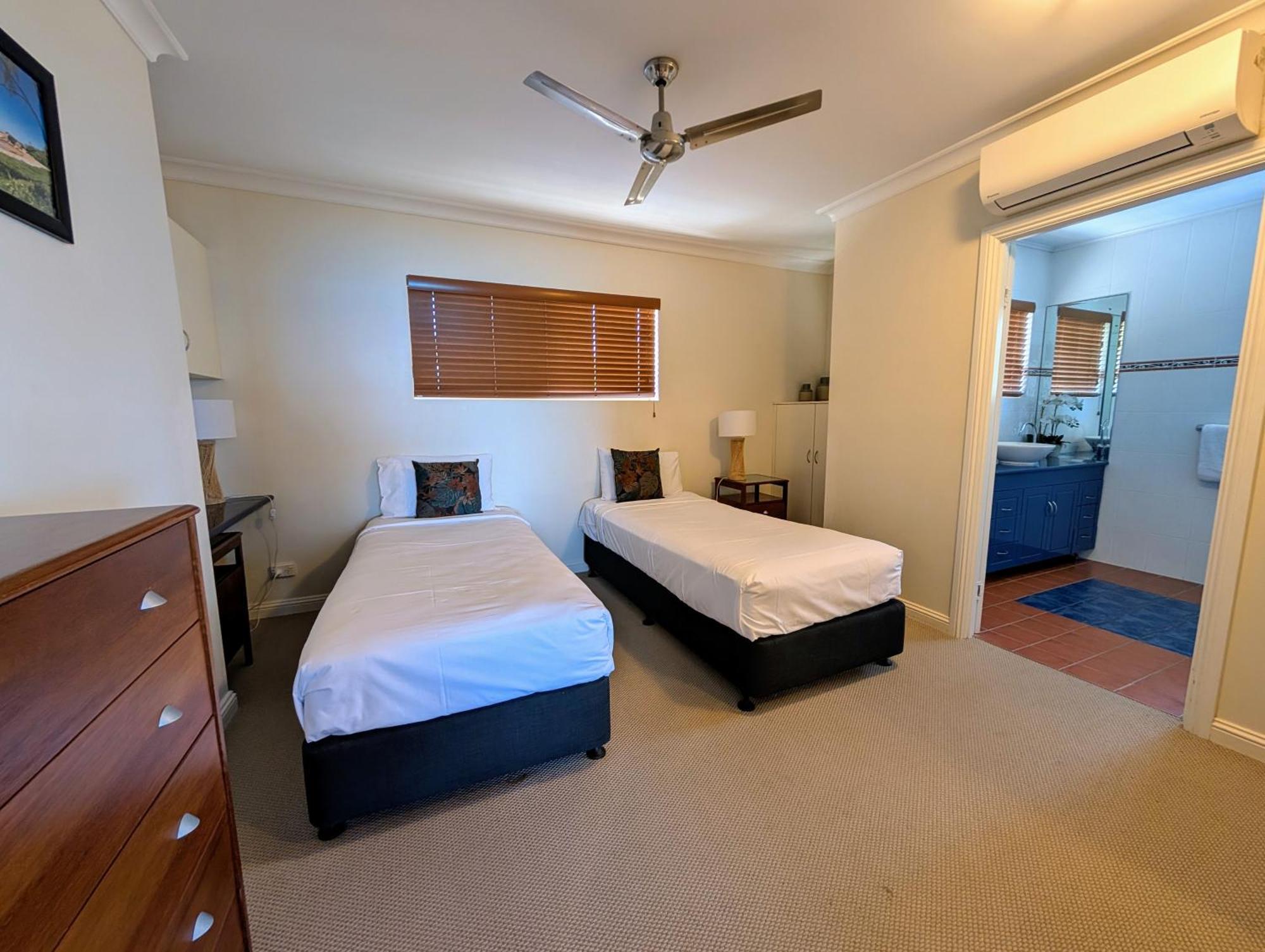 Rose Bay Resort Bowen Buitenkant foto